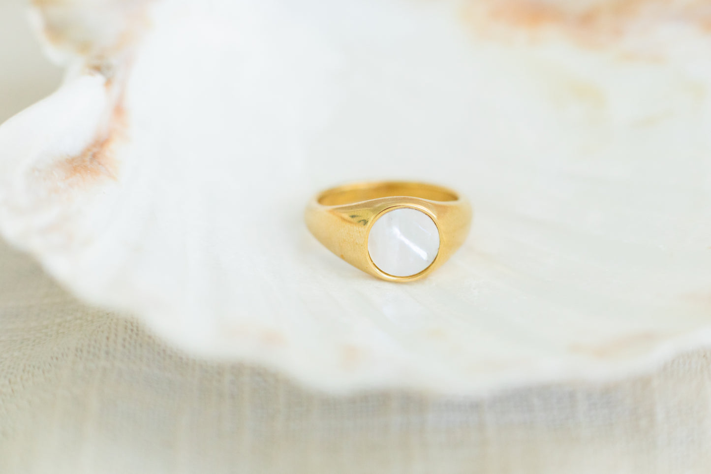 Noa | Mother of Pearl Ring