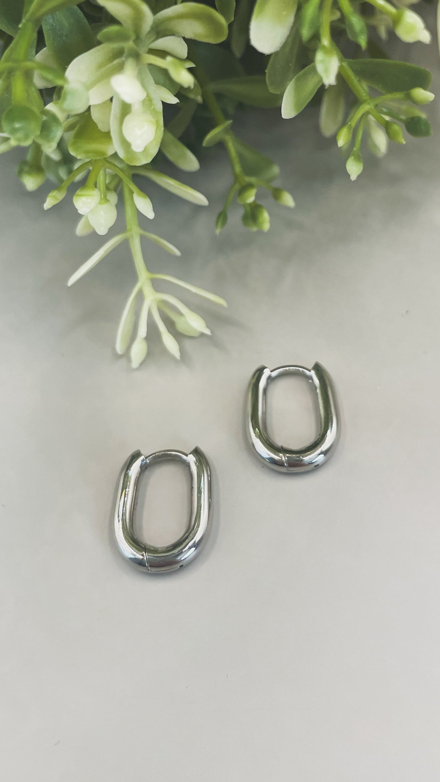 Clara | Oval Huggies