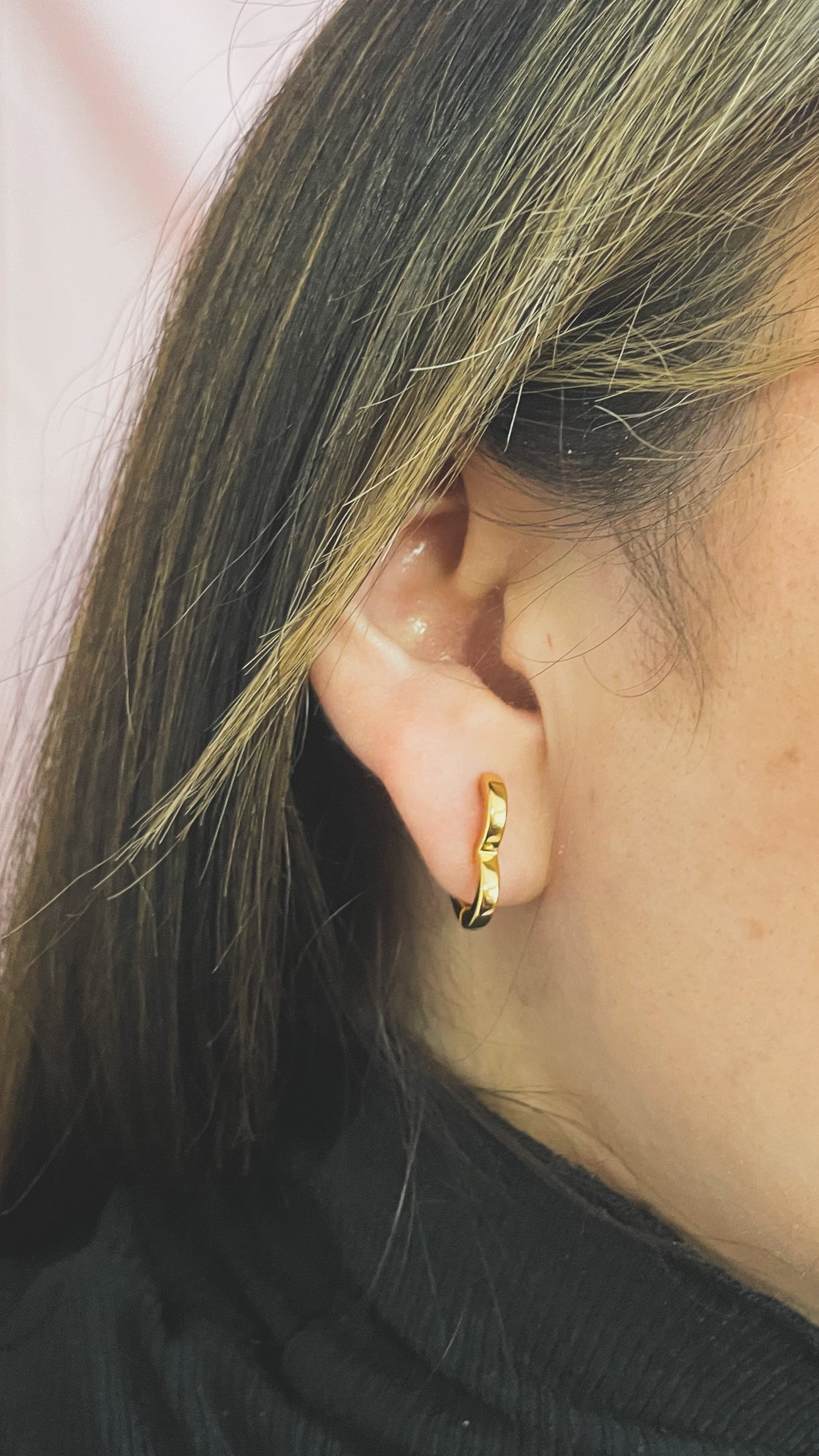 Besos | Heart Huggie Earrings