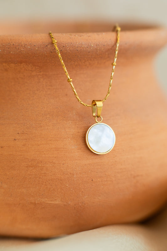 Isla | Mother of Pearl Pendant Necklace