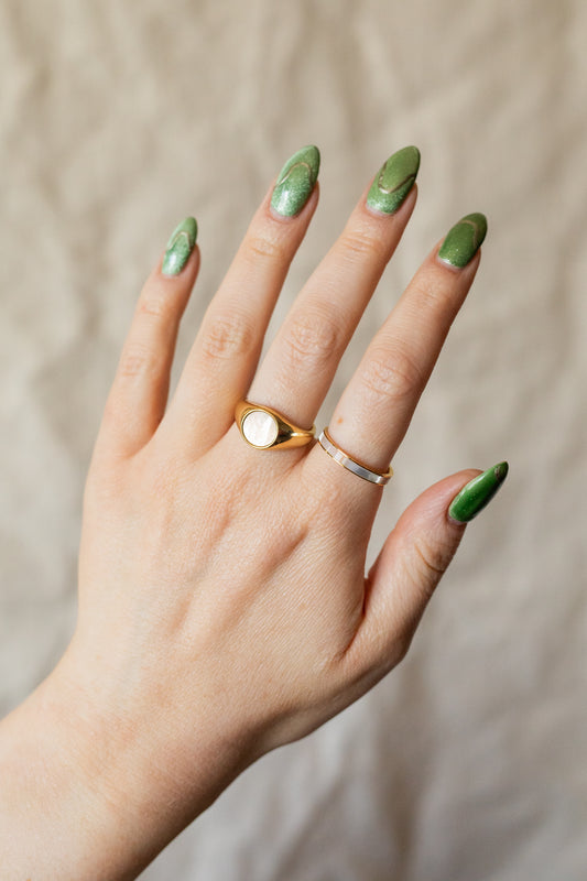 Noa | Mother of Pearl Ring