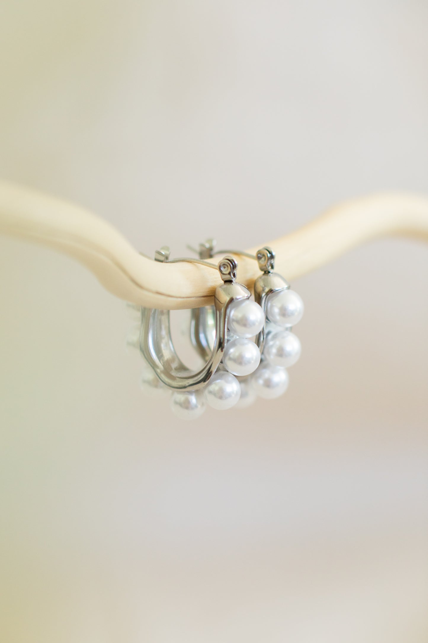 Alma | Pearl Hoop Earrings