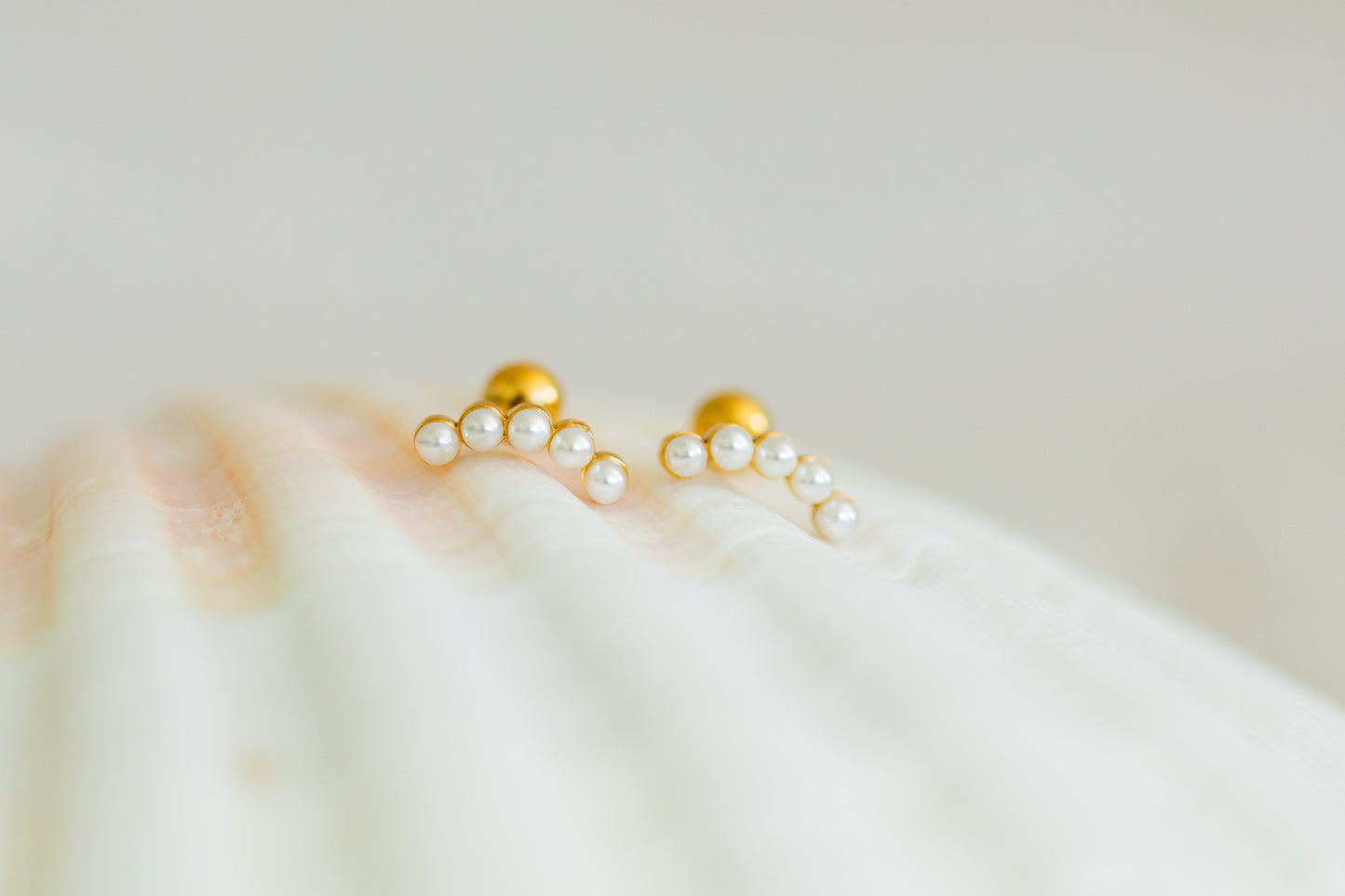 Serena | Pearl Screwback Earrings