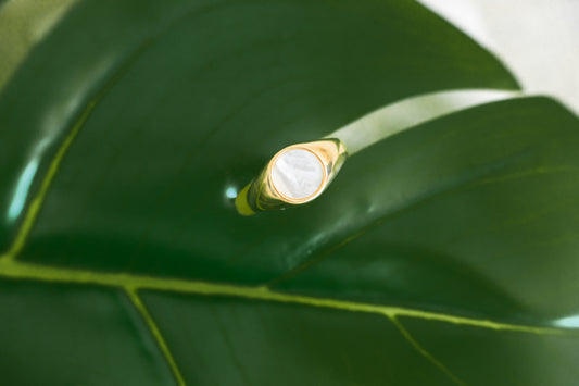 Noa | Mother of Pearl Ring