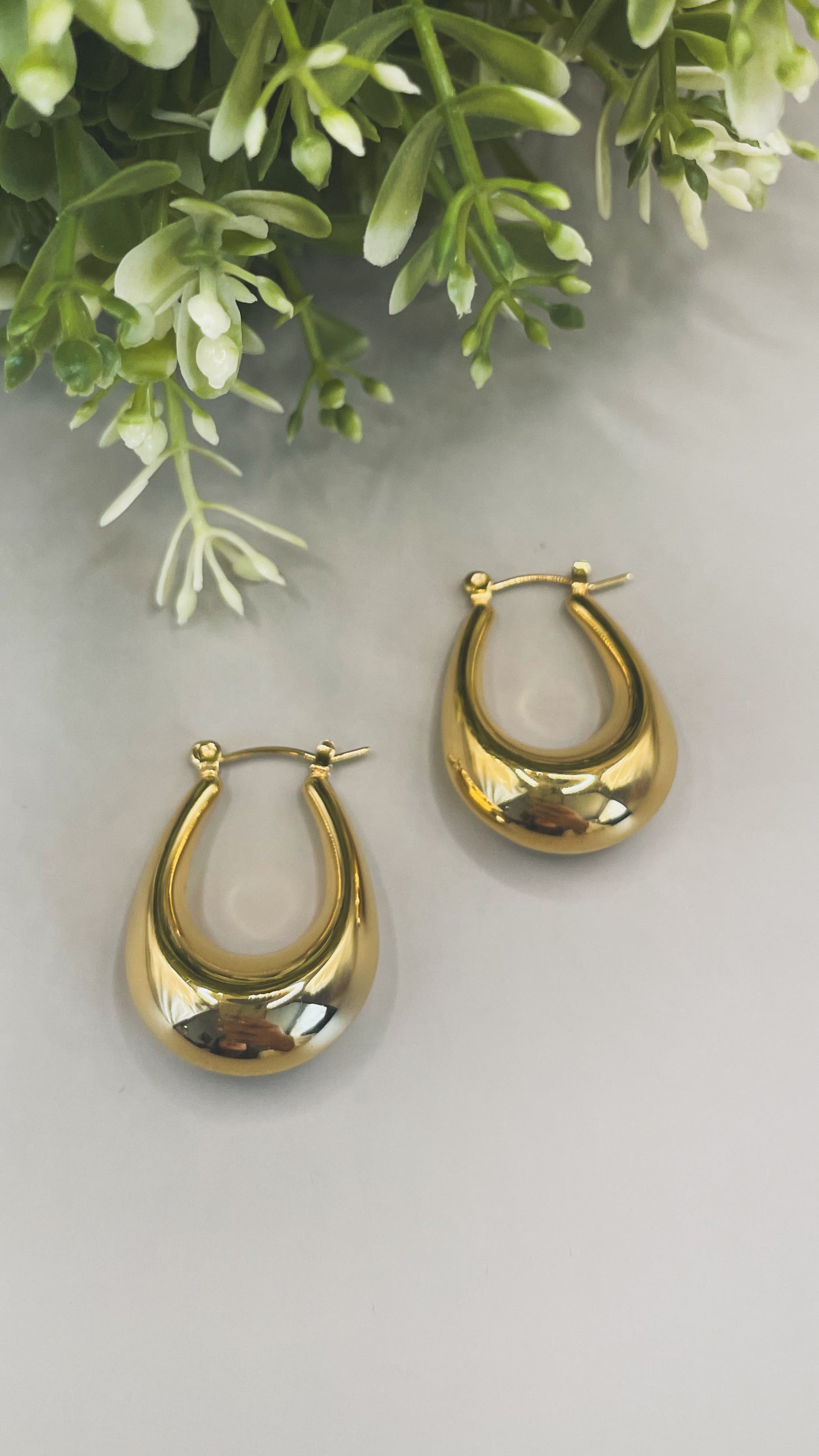 Ivy | Oval Hoop Earrings
