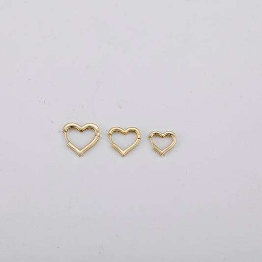 Besos | Heart Huggie Earrings