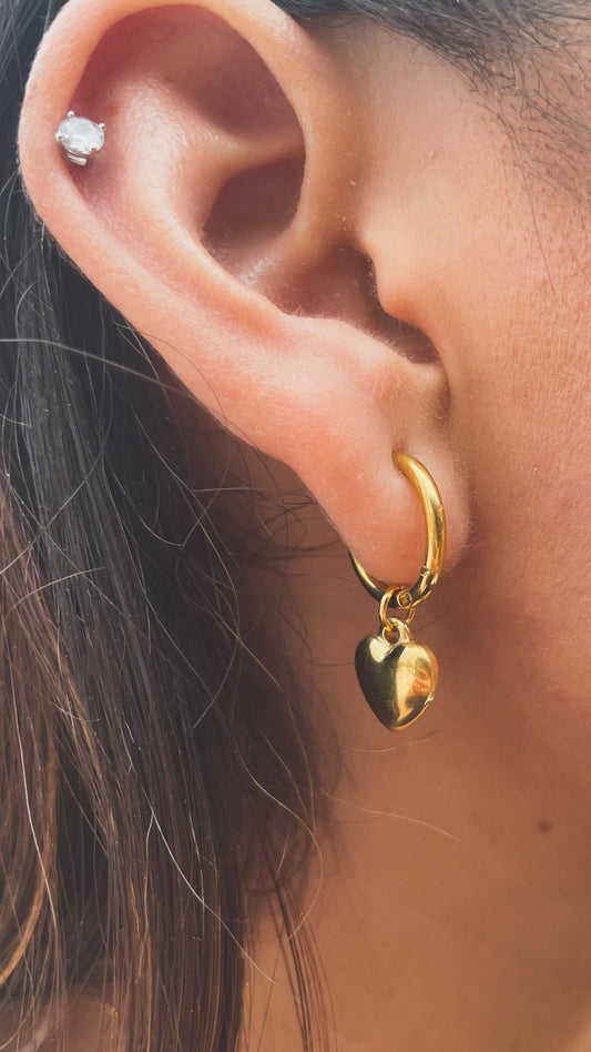 Corazón | Solid Heart Huggie Earrings