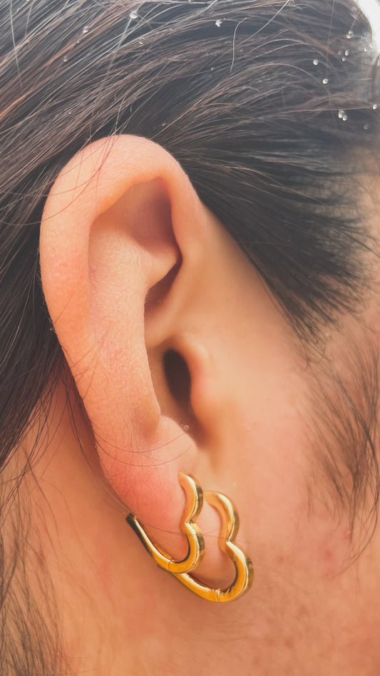 Besos | Heart Huggie Earrings